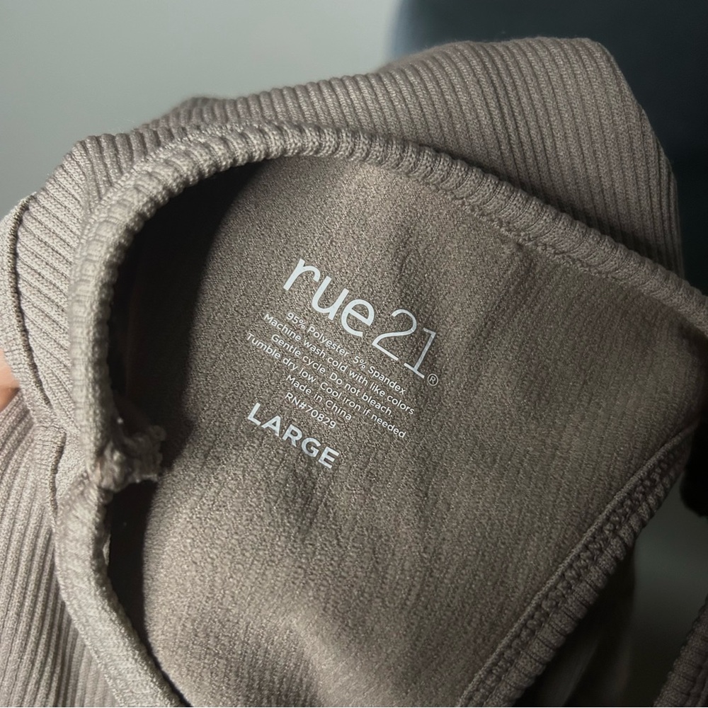 Women's Sleeveless Tan Top - Picture 4 of 4